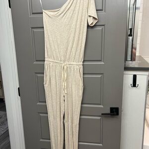 Casual Cream One-Shoulder Jumpsuit